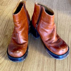 Women’s Size 7 Tan Boots